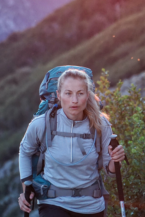 Frau auf Bergtour